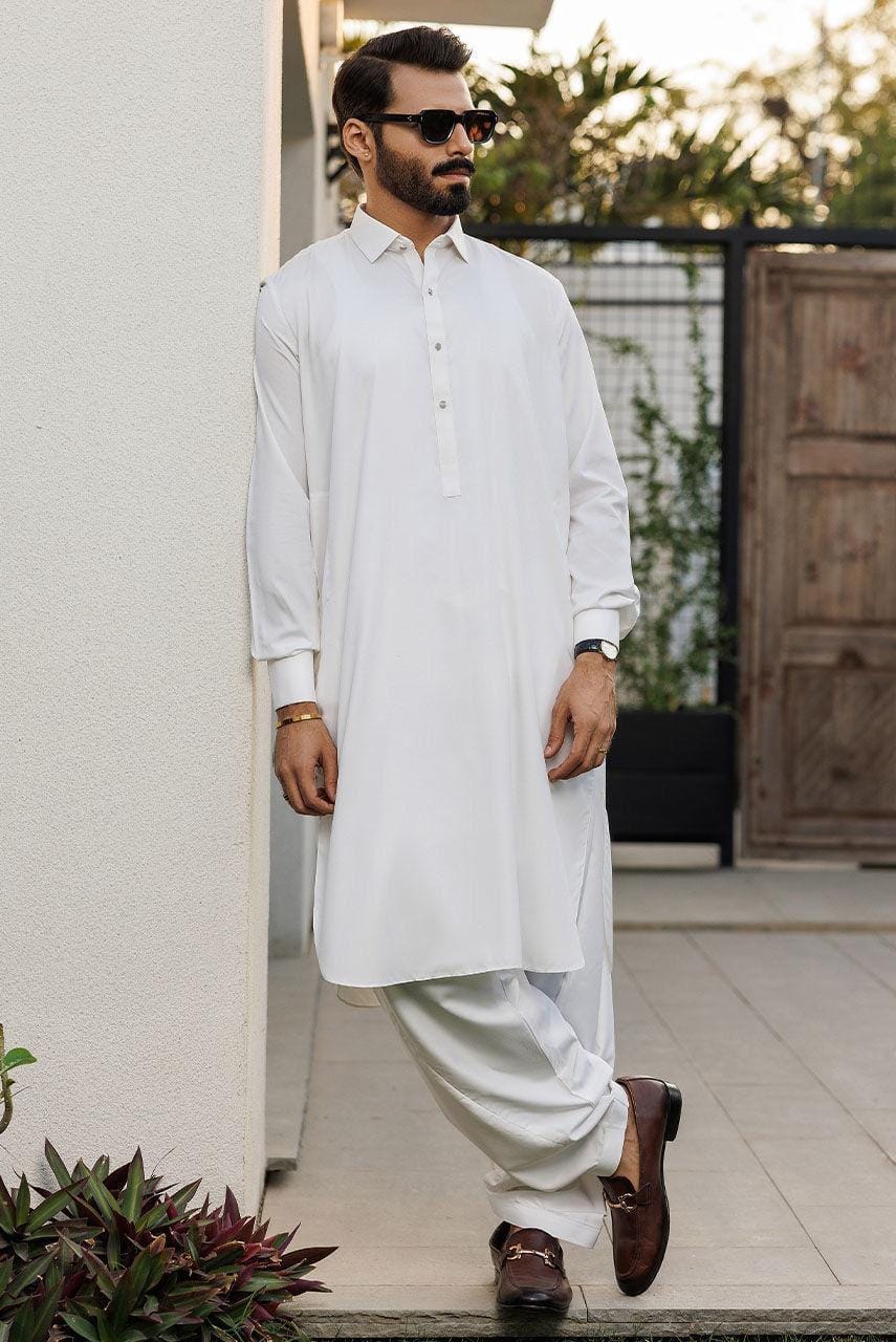 Milky White اللِّبَاسُ الخَاصّ